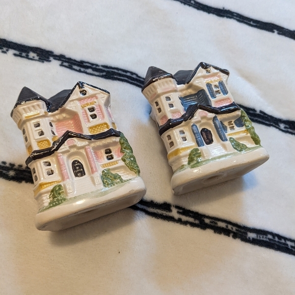 Vintage Other - Vintage House ceramic salt and pepper shaker